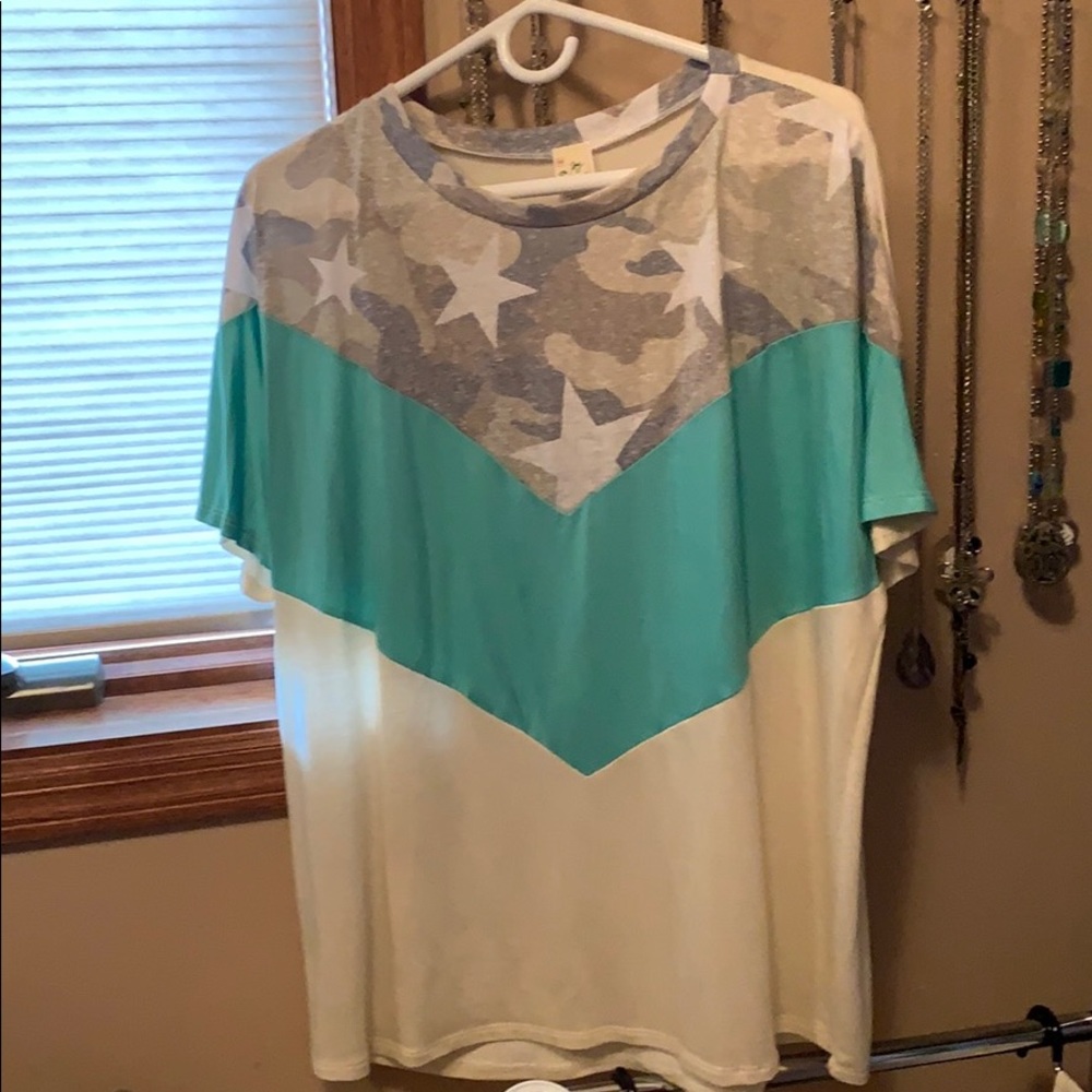 Solid/camo top